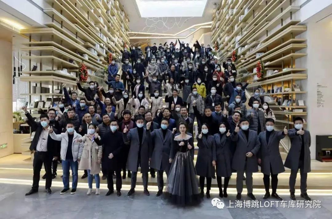 泰安全国一百多人在华侨城汉口道6号参观研讨LOFT专利车库技术！